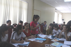 Trẻ em trình bày thảo luận nhóm tại lớp tập huấn

